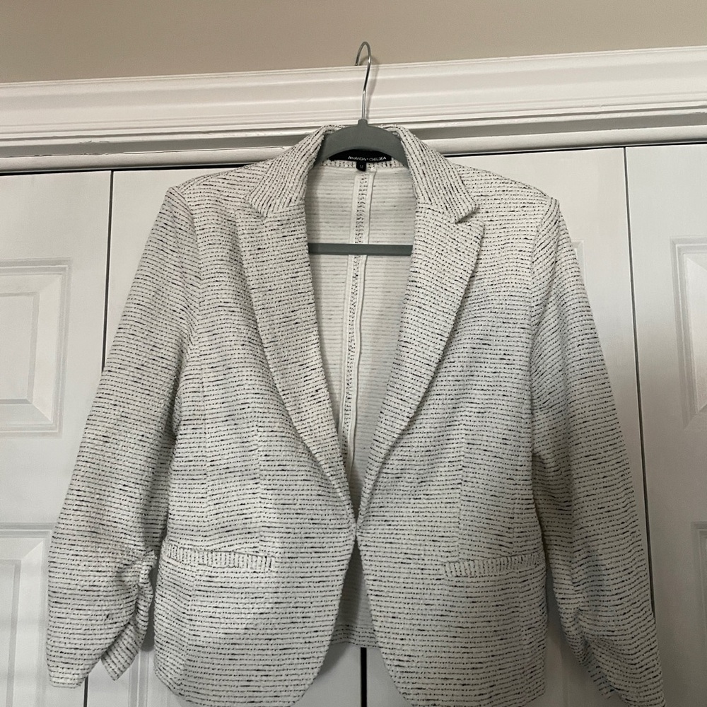 Amanda & Chelsea 3/4 Sleeve Blazer